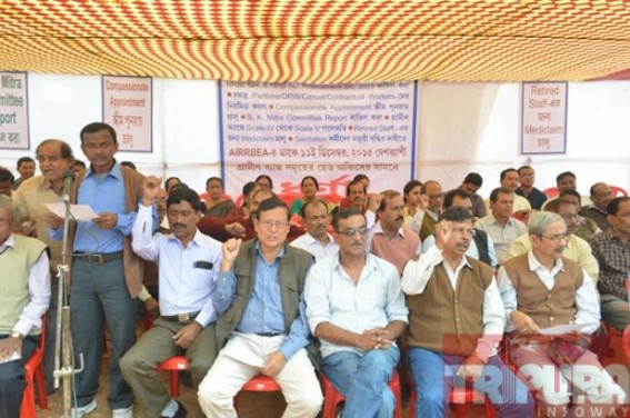 Joint Forum Association of Tripura Gramin Bank staged demonstration